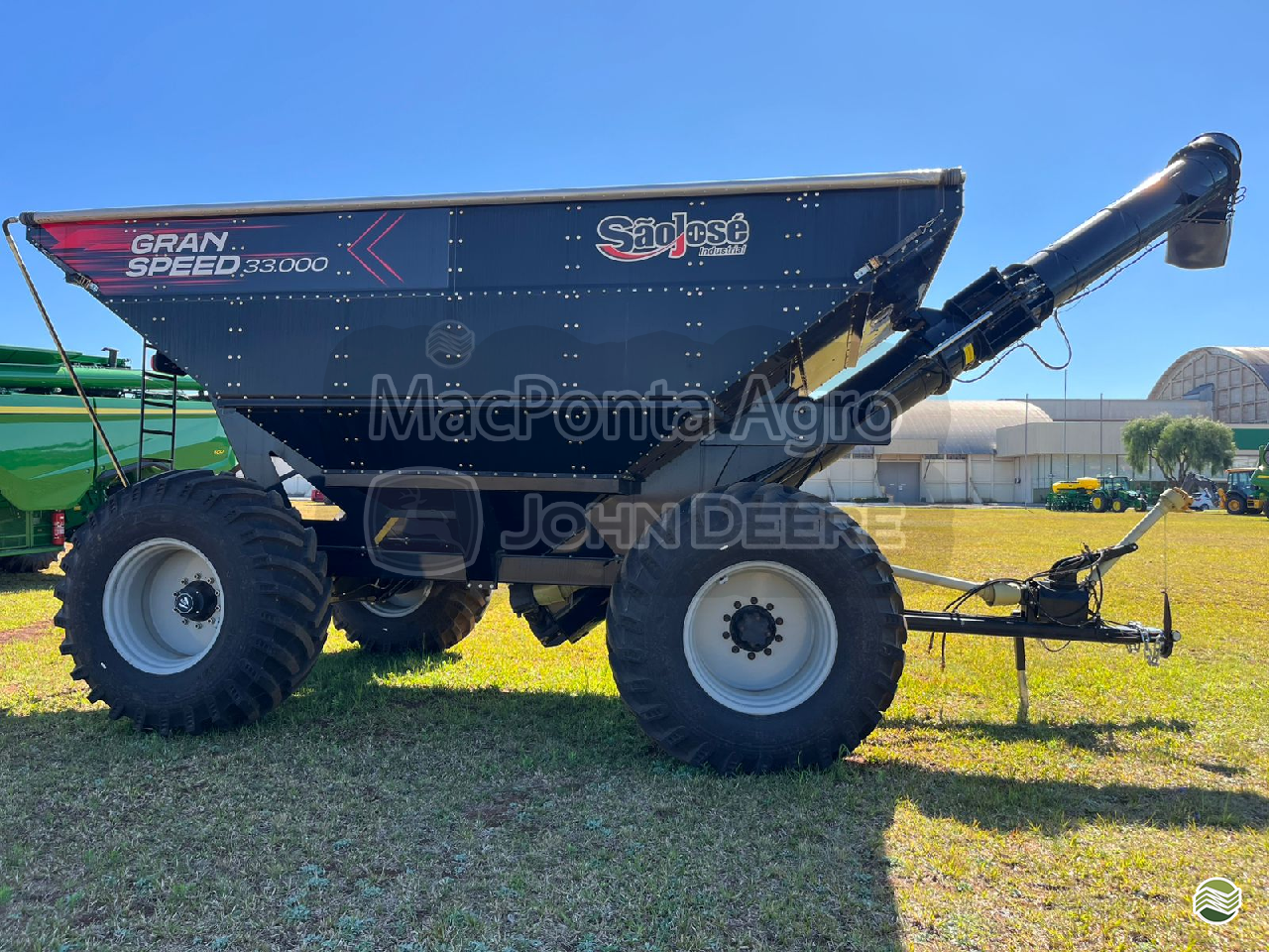 IMPLEMENTOS AGRICOLAS CARRETA BAZUKA GRANELEIRA 33000 MacPonta - John Deere PONTA GROSSA PARANÁ PR